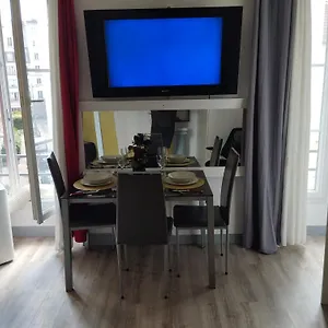 Appartement A Place De Clichy Paris